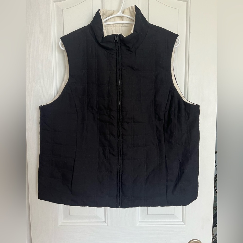 Jacket without sleeve black and white